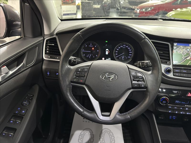 Hyundai Tucson 2,0   CRDI 4X4 STYLE PANO - fotka 27 z 40