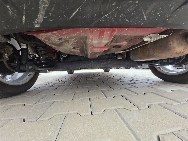 Hyundai i10 1,0 49KW vyhř. volat + sedadla - fotka 28 z 41