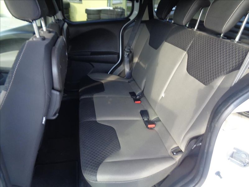 Ford Tourneo Courier 1,5 - fotka 14 z 17