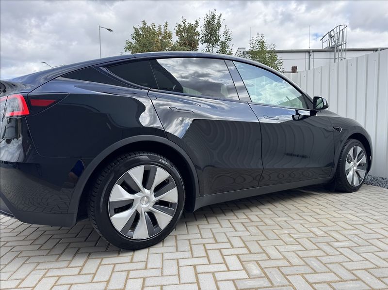 Tesla Model Y 0,0 Long Range 378kW 1.maj DPH - fotka 18 z 50