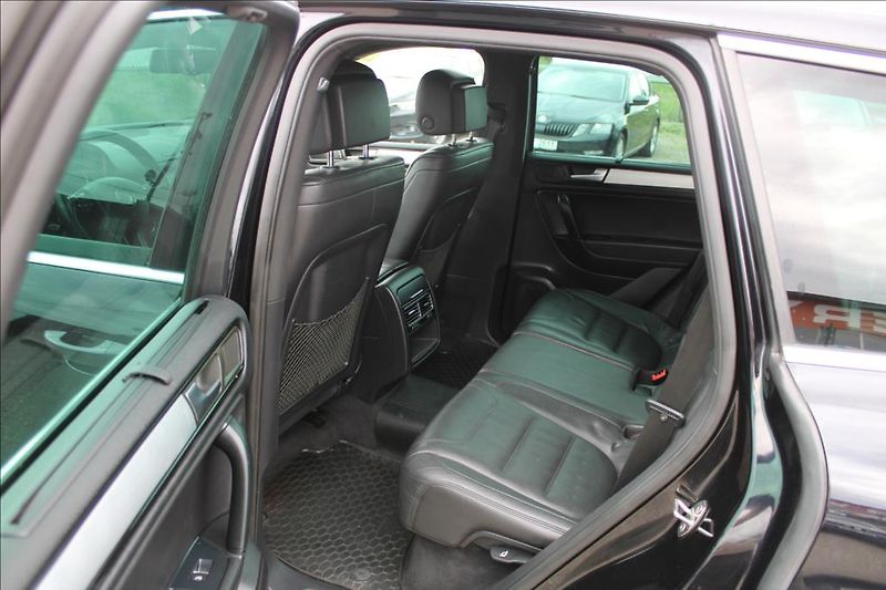 Volkswagen Touareg 3,0 TDi  4 x 4, AUTOMAT, DPH - fotka 12 z 40