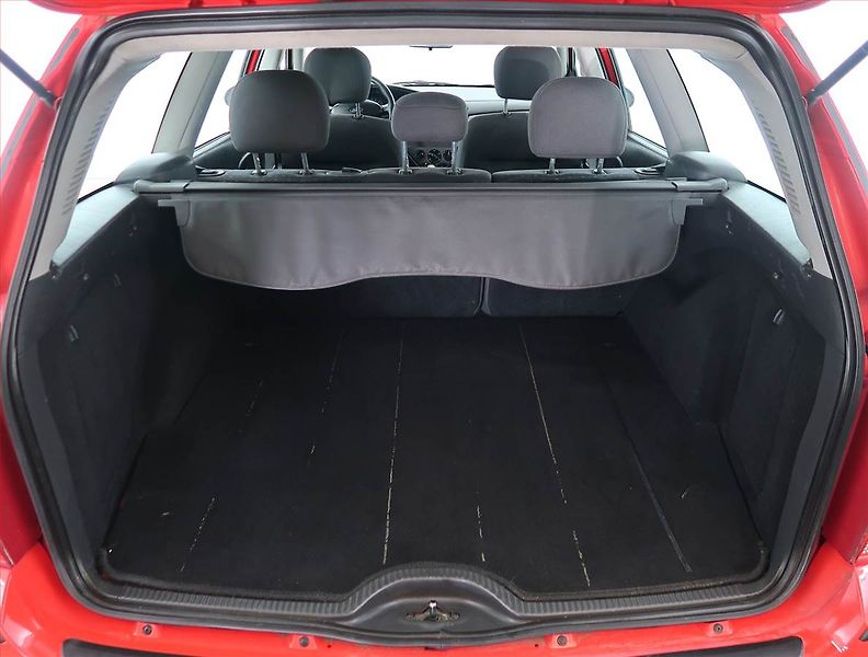 Ford Focus (2003) 1.8 TDDi, po STK, Tažné, Klima - fotka 13 z 14