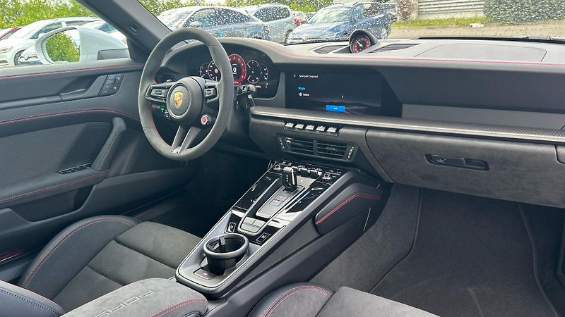 Porsche 911 (2026) Carrera 4 GTS Cabriolet - fotka 20 z 30