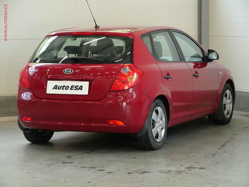 Kia Ceed (2007) 1.4i, ČR, Klima - fotka 4 z 19