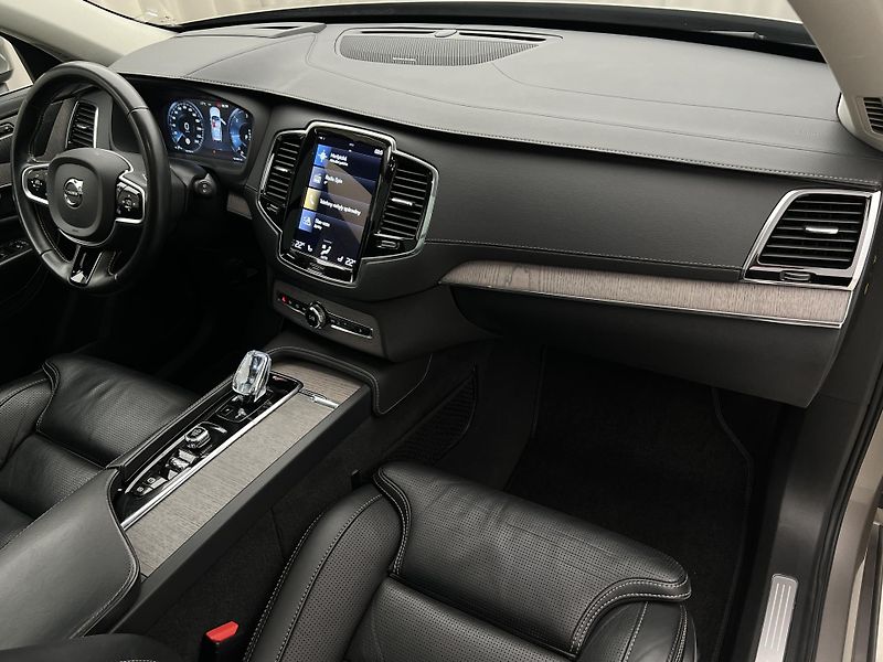 Volvo XC90 B5 AWD INSCRIPTION 7 MÍST - fotka 25 z 49