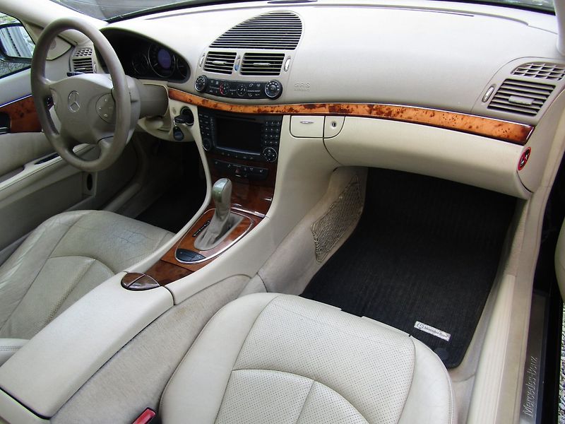 Mercedes-Benz Třídy E (2005) E 320 165kW AUTOMAT BEZ MĚCHŮ - fotka 14 z 35