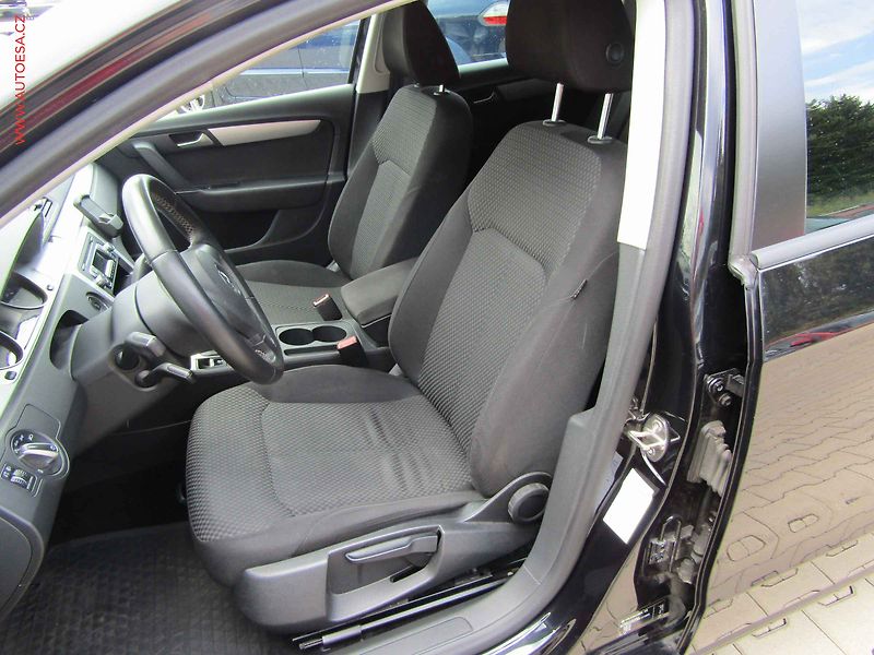 Volkswagen Passat (2014) 2.0TDi, servis.kniha - fotka 9 z 16