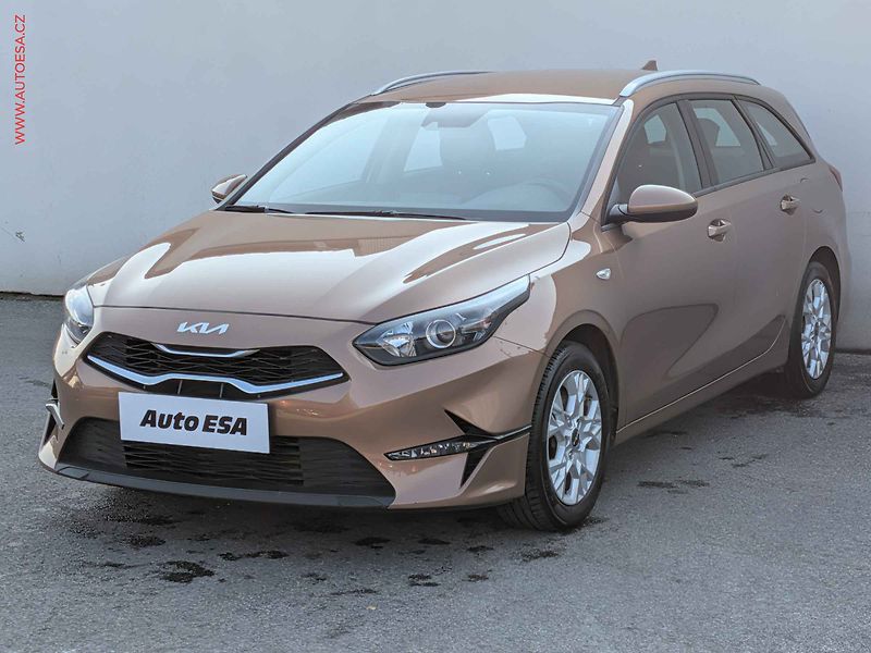 Kia Ceed (2022) 1.5T-GDi, 1.maj,ČR, AC - fotka 3 z 14