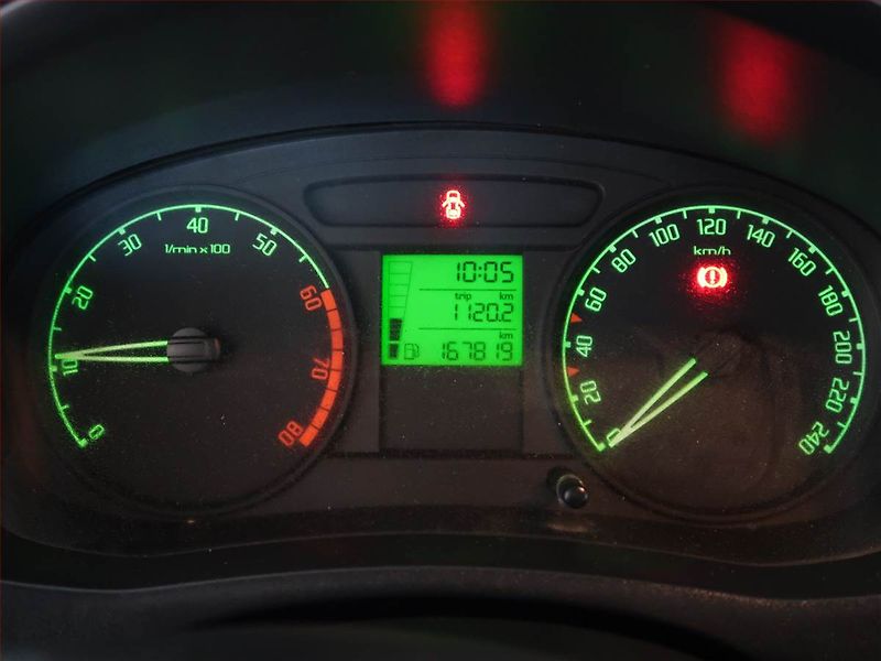Škoda Fabia (2008) Comfort 1.2 12V, Tažné - fotka 11 z 14