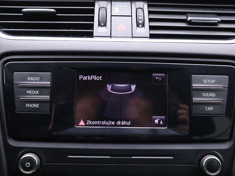 Škoda Octavia 1,6 TDI Ambition Xenon CZ DPH - fotka 22 z 31