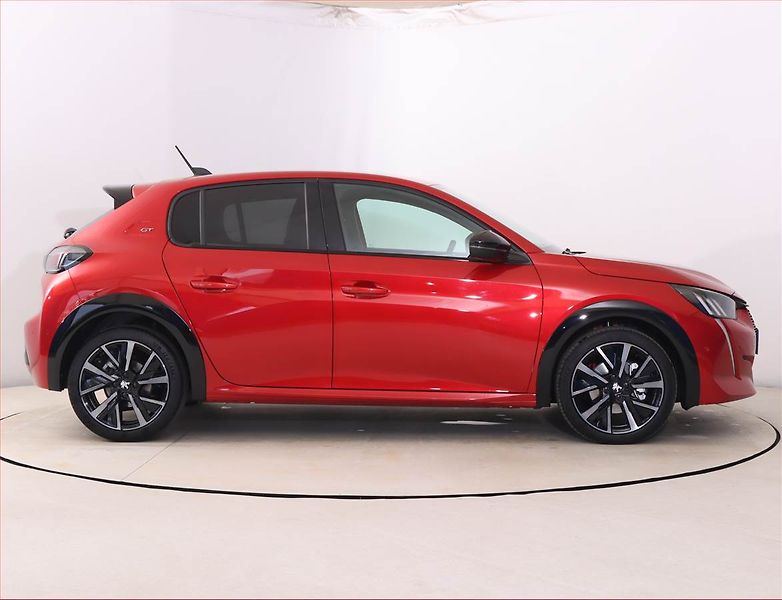 Peugeot 208 (2022) GT 1.2 PureTech, Automat - fotka 6 z 23