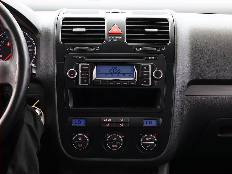 Volkswagen Golf (2009) 1.9 TDI, Serv.kniha, po STK - fotka 10 z 13