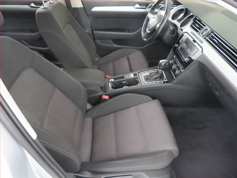 Volkswagen Passat (2016) Comfortline 2.0 TDI, Automat - fotka 9 z 22