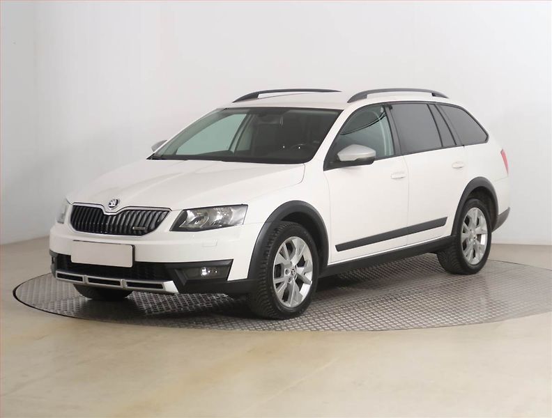 Škoda Octavia (2015) Scout 2.0 TDI, 4X4, Automat - fotka 2 z 17