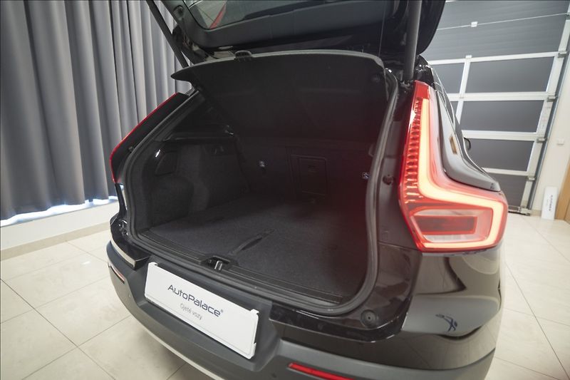 Volvo XC40 2,0 T5 AWD NAVI KAMERA TAŽNÉ - fotka 46 z 47