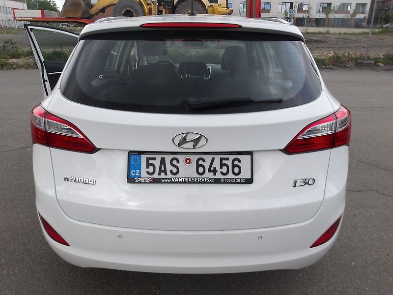 Hyundai i30 1,6i ČR - fotka 25 z 27