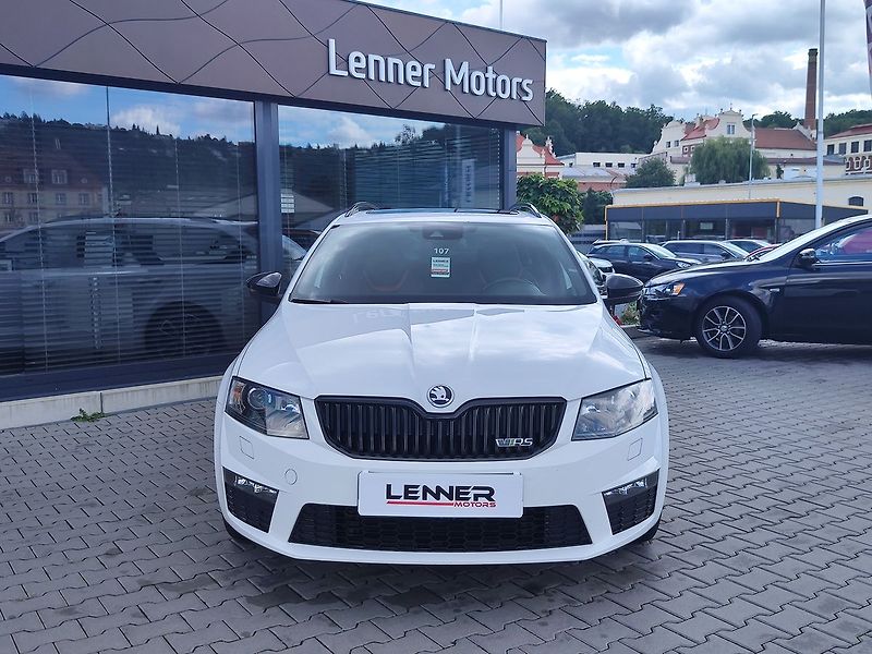 Škoda Octavia 2.0 TDI/135kW RS - fotka 2 z 33