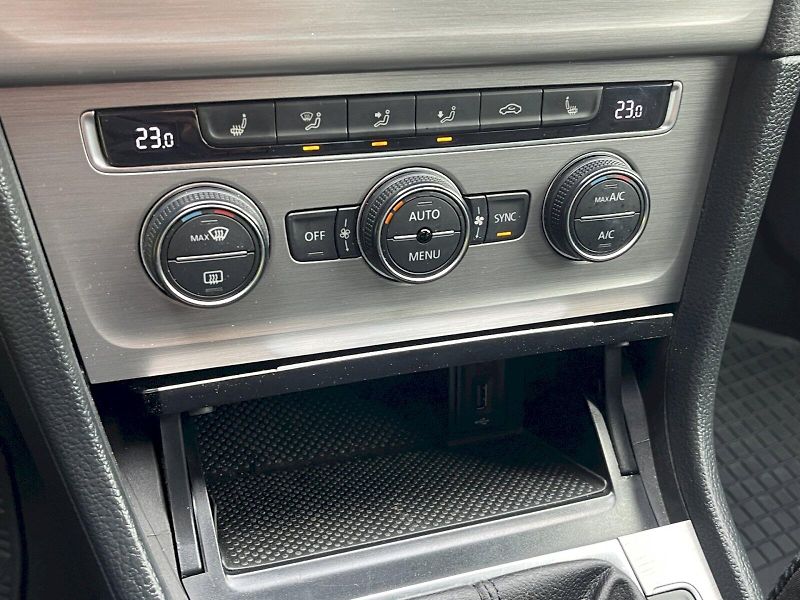 Volkswagen Golf (2015) 1.6 TDI 77 kW Comfortline - fotka 12 z 29