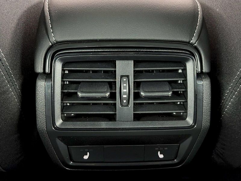 Škoda Karoq (2026) DSG 2.0TDI 110kW 4x4 SportLine - fotka 29 z 35