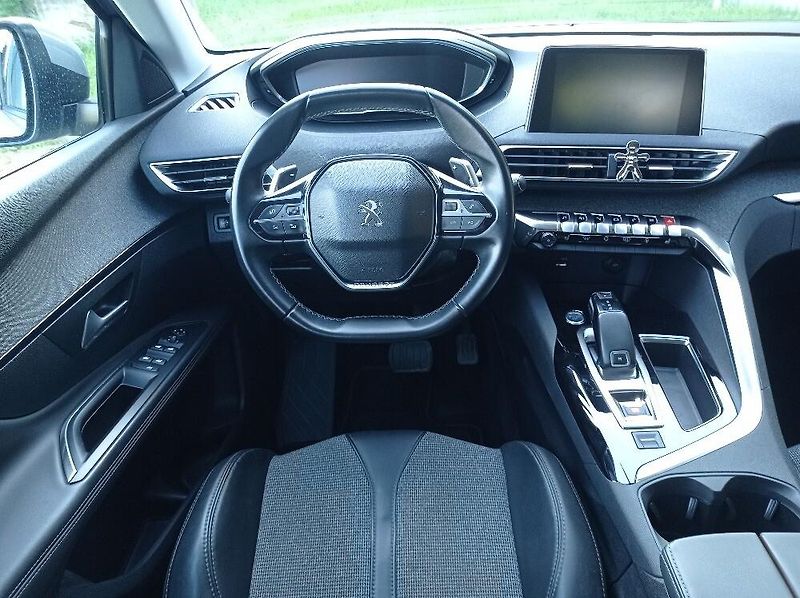 Peugeot 3008 (2017) ALLURE 1.2 /96kW + 2. SADA KOL - fotka 2 z 11