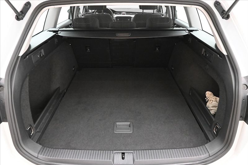 Volkswagen Passat 2,0 TDI 110 kW DSG Business Zá - fotka 10 z 32