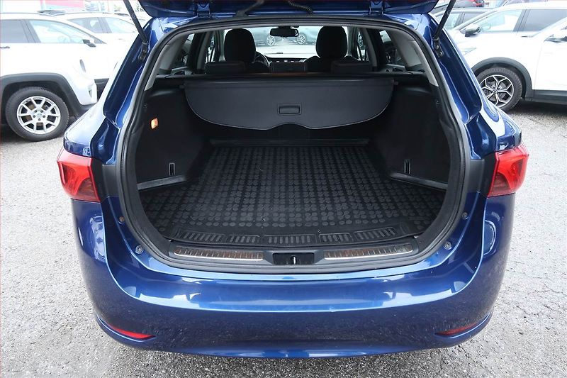 Toyota Avensis (2016) 2.0 D-4D, Serv.kniha, Navi - fotka 12 z 18