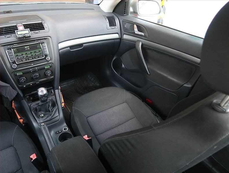 Škoda Octavia (2008) 1.9 TDI, po STK, jezdí výborně - fotka 8 z 16