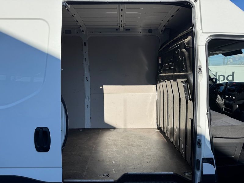 Iveco Daily (2022) 35S160 2.3 115 Kw - fotka 13 z 20
