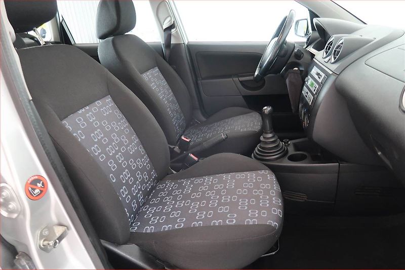Ford Fiesta (2005) Trend 1.3 i, po STK, Klima - fotka 9 z 14