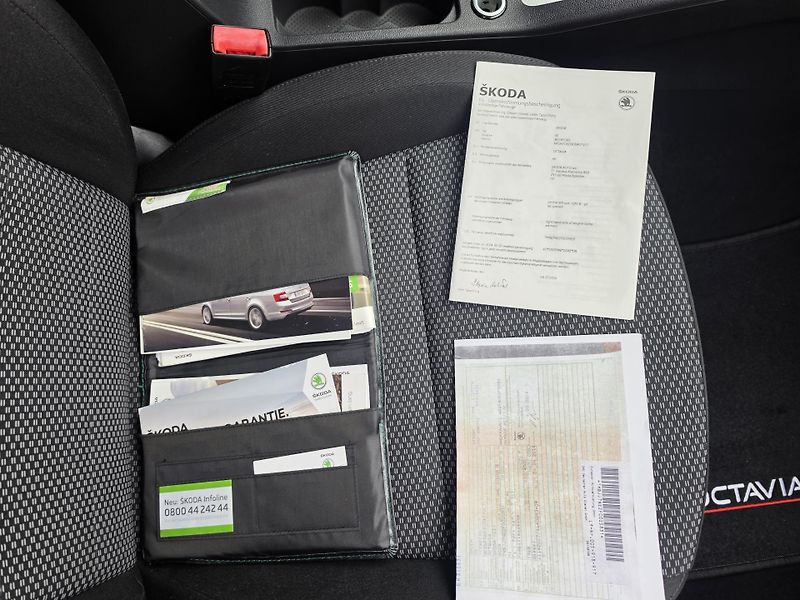 Škoda Octavia 2.0TDI DSG Tz - fotka 19 z 23
