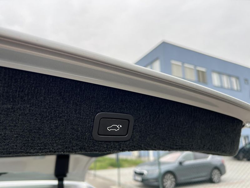 Volvo V70 2.0D D4 AUTOMAT KŮŽE KLIMA - fotka 26 z 41