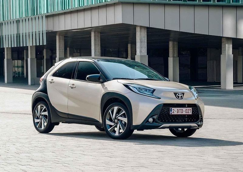 Modely Toyoty jsou nyní k mání s velkými slevami. Například kupující Corolly Sedan můžou ušetřit 130 000 Kč