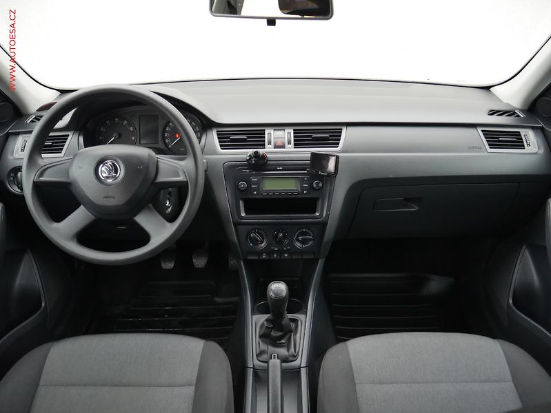 Škoda Rapid (2013) 1.2 TSi, ČR, Fresh, park - fotka 8 z 17