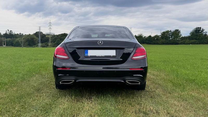 Mercedes-Benz Třídy E (2020) E450 V6 Biturbo 4matic AMG - fotka 8 z 19