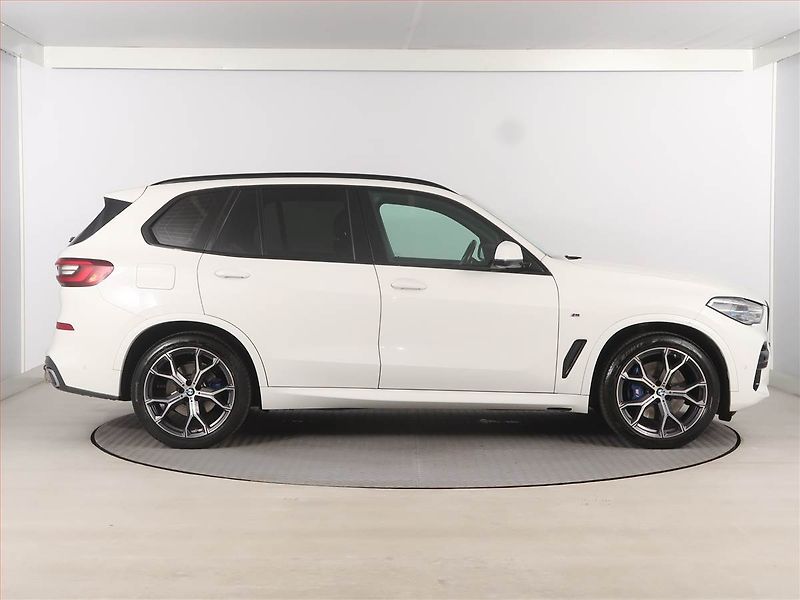 BMW X5 (2022) xDrive30d - fotka 6 z 21