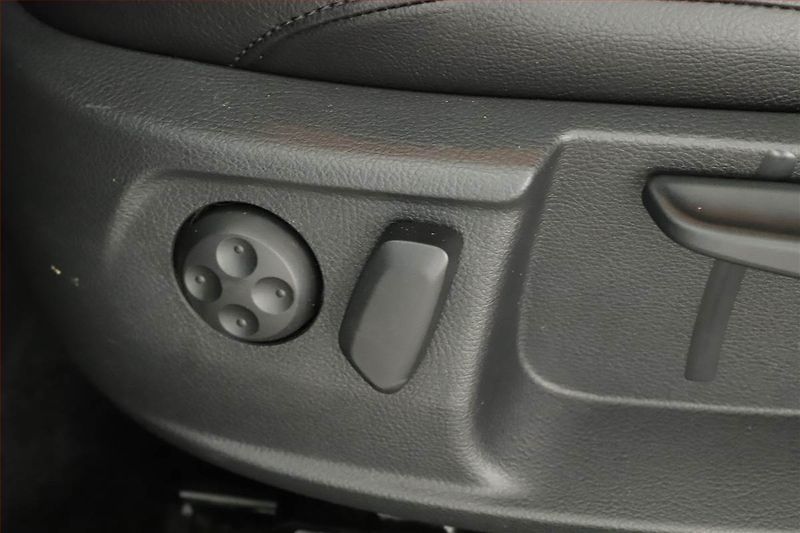 Volkswagen Passat (2011) 2.0 TDI, 4X4, Automat - fotka 12 z 15