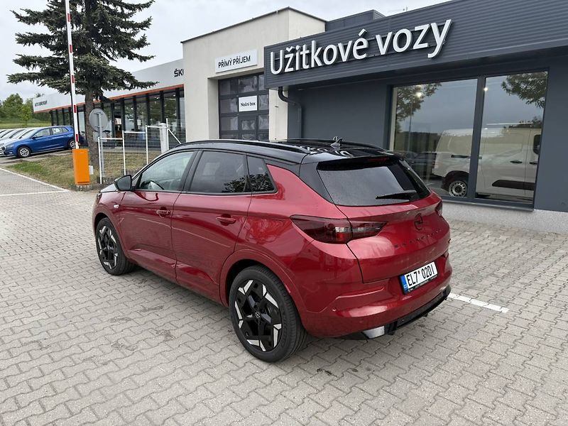 Opel Grandland GSe Plug In Hybrid 1.6 TURBO 4 - fotka 3 z 27