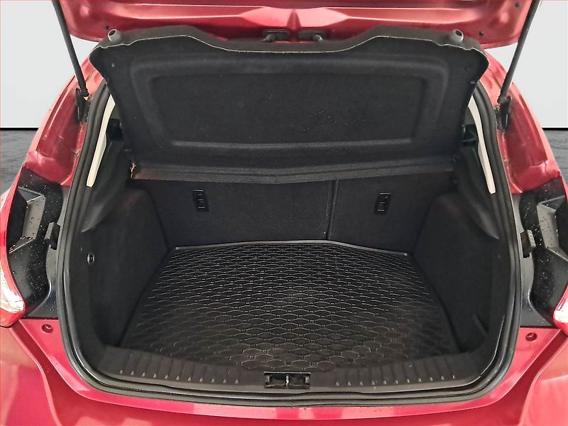 Ford Focus (2014) 2.0 TDCi, po STK, Tažné - fotka 13 z 16