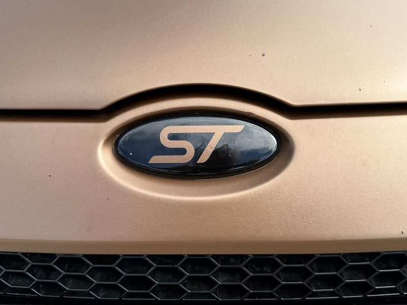 Ford Focus 2,0i 184kW EcoB SCTI ST - fotka 7 z 45
