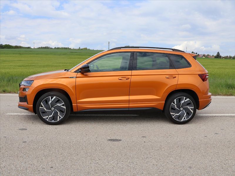 Škoda Karoq 2,0 TDI DSG Sportline 4x4 DPH - fotka 4 z 39