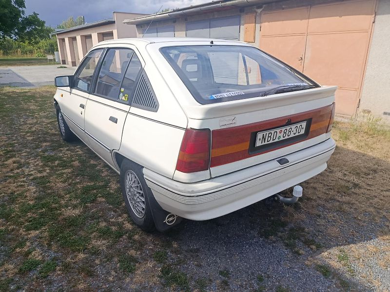 Opel Kadett (1987) 1.6 D - fotka 4 z 15