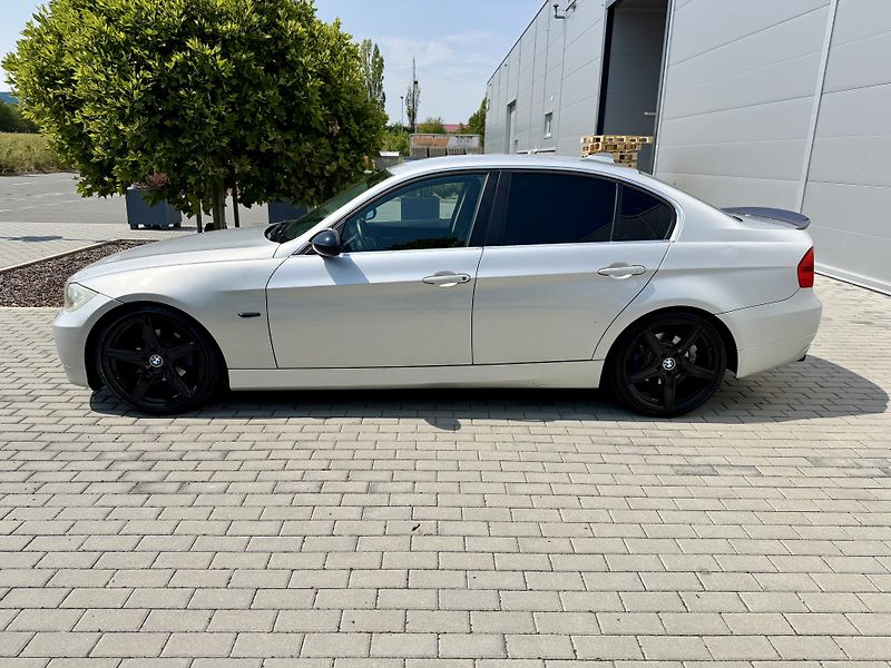 BMW Řada 3 (2005) 325i MANUÁL XENONY SPORTSITZE - fotka 4 z 19