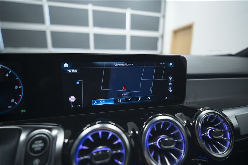 Mercedes-Benz GLB 2,0 200d 4MATIC NAVI KAMERA ČR - fotka 35 z 47