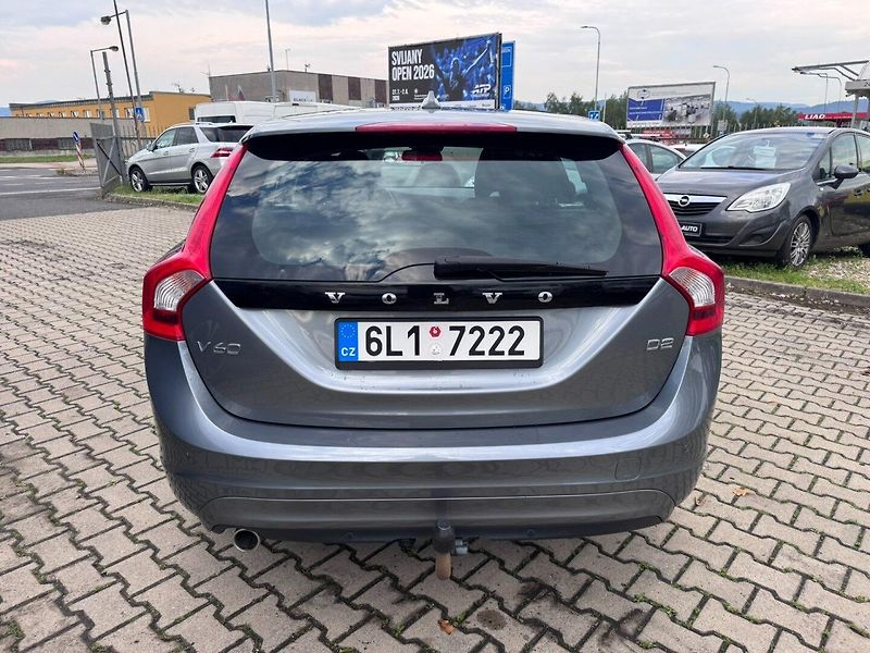 Volvo V60 (2016) D2 2,0D 88 KW TAŽNÉ - fotka 4 z 48