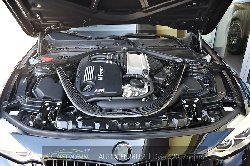 BMW M4 3.0 317kW HUD LED DPH - fotka 54 z 57