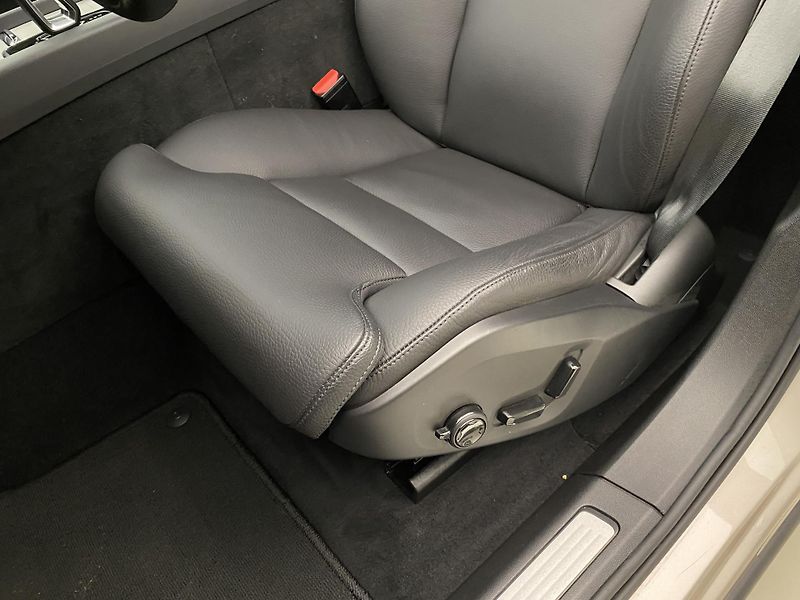 Volvo XC60 B4 AWD PLUS DARK AUT CZ 1.maj - fotka 24 z 57