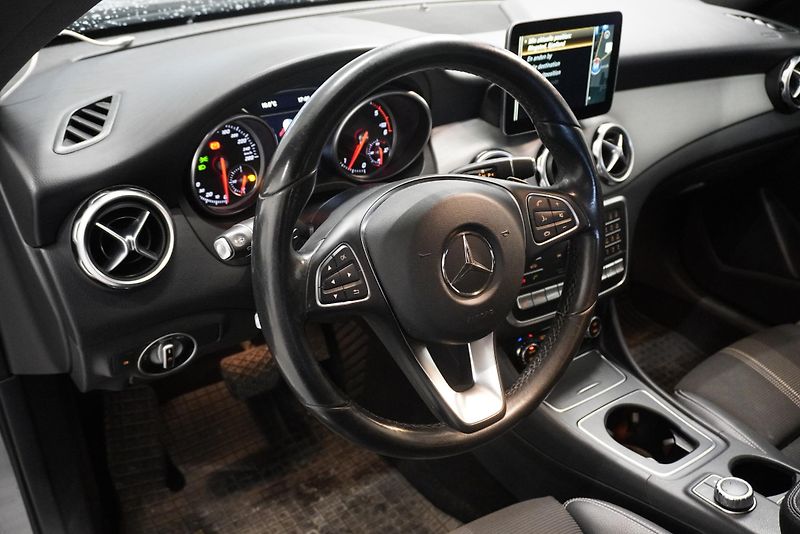 Mercedes-Benz GLA GLA220D 4MATIC AMG-LINE AUT. - fotka 13 z 28