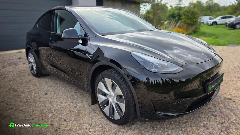 Tesla Model Y (2023) Standard Range | LFP, RWD, AMD - fotka 1 z 11