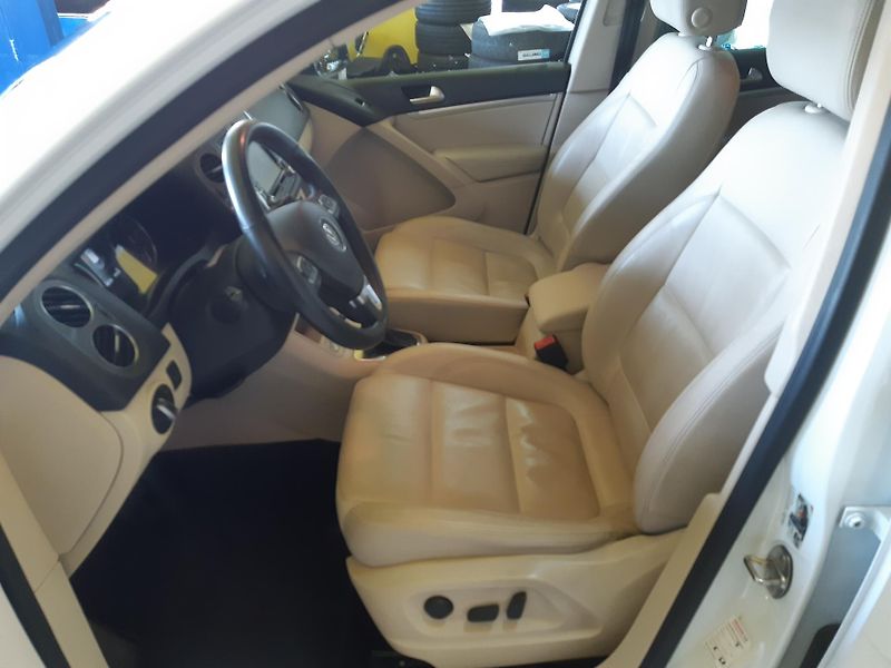 Volkswagen Tiguan 2.0 TSI 4x4 R-LINE  - fotka 8 z 26