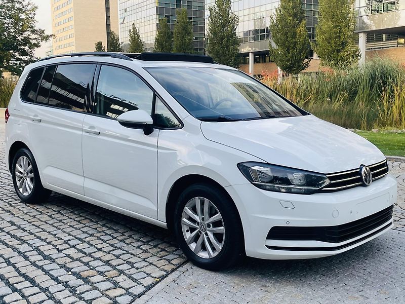 Volkswagen Touran 1.6TDI MANUÁL SERVISKA TAŽNÉ - fotka 10 z 44